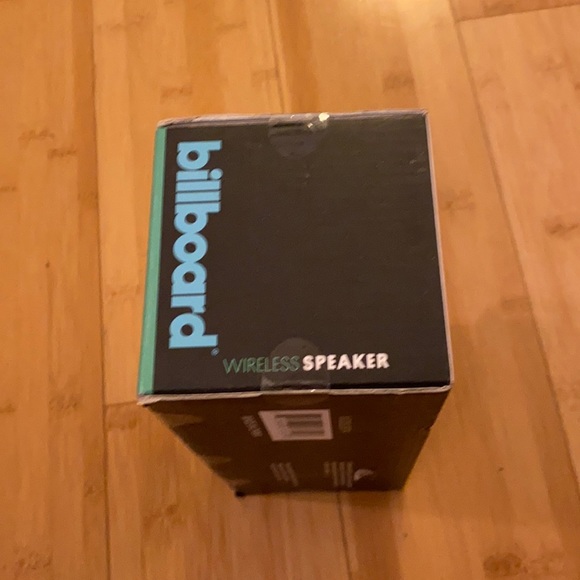 Billboard Bluetooth Speaker  - Wireless - RED -NWT - Picture 7 of 9
